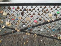 Liebesschlösser an der Pont de Arts in Paris
